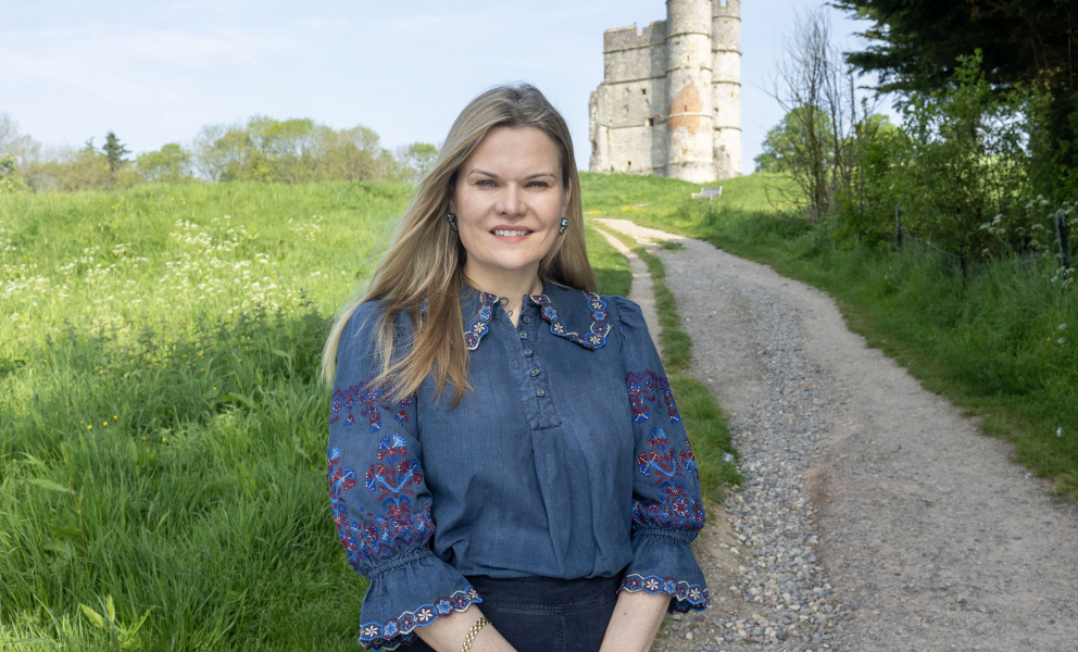 Laura Farris in front of Donnington Castle
